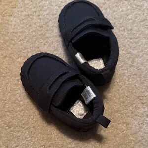 Black Stride Rite Koala Kids Boutique size 3 soft shoes